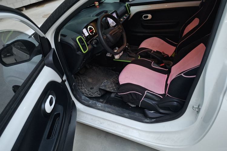 Used Roewe Clever 2021 302 km New Four-Seater Super-Efficient Version
