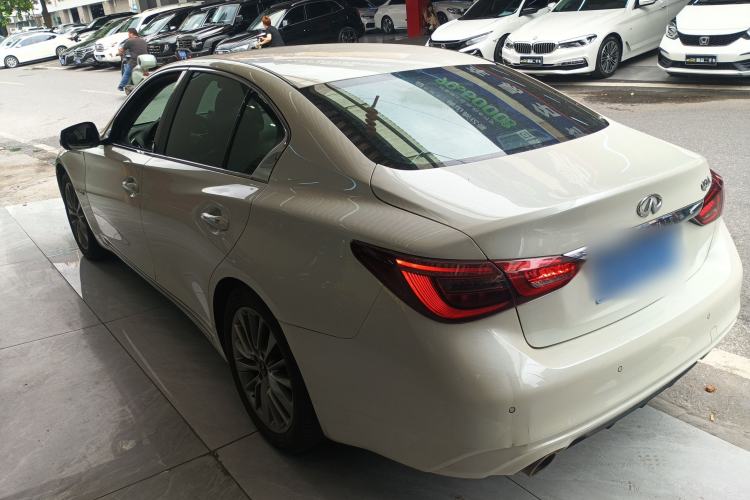 Used Infiniti Q50L 2018 2.0T Enjoyment Version China VI Standard Rear Left 45 Deg