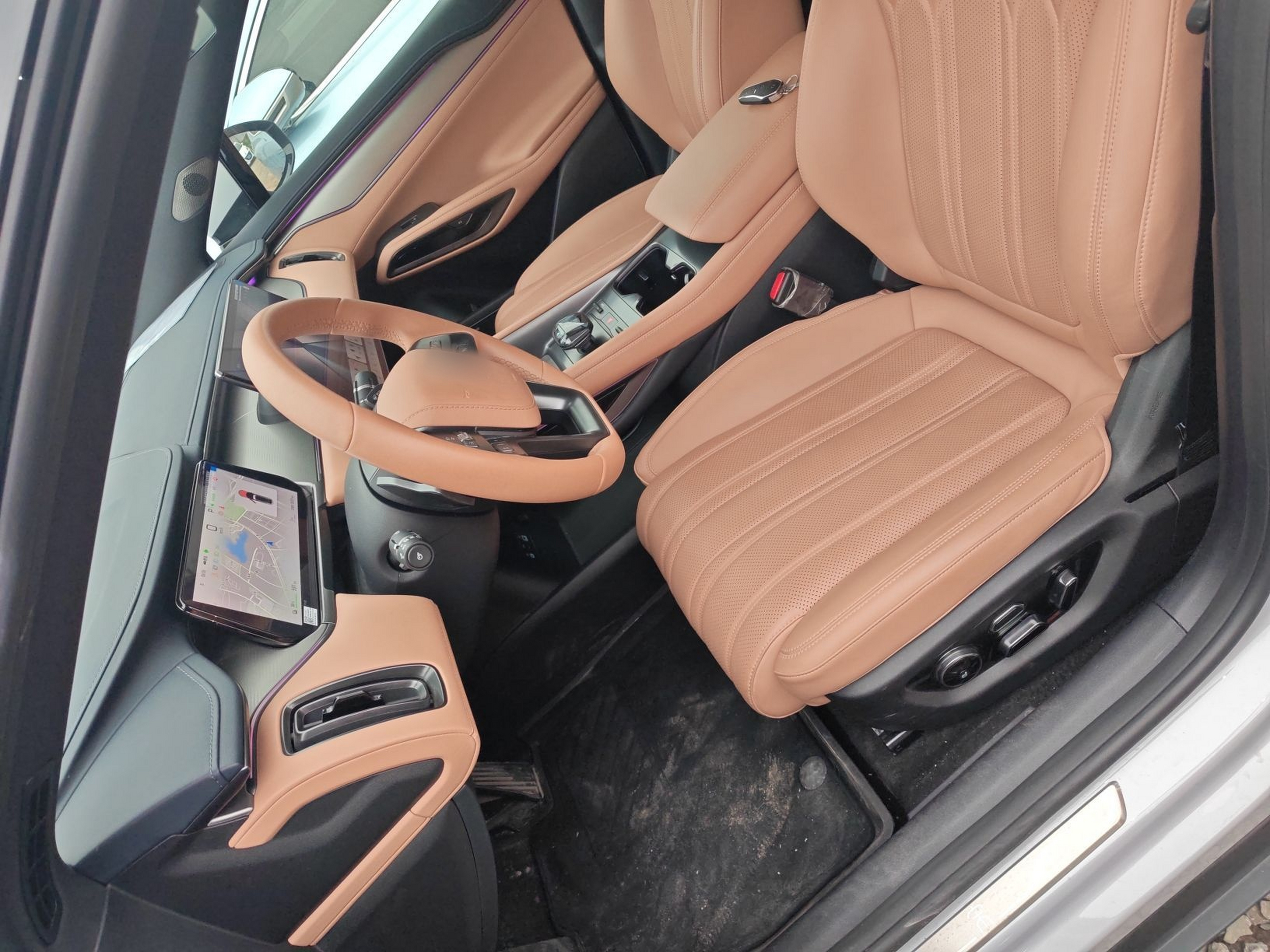 المقاعد الأمامية داخل السيارة