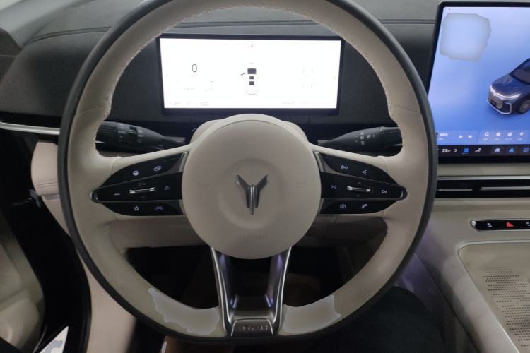 Used VOYAH Dream 2025 PHEV Four-Wheel-Drive Flagship Kunpeng Edition Steering Wheel