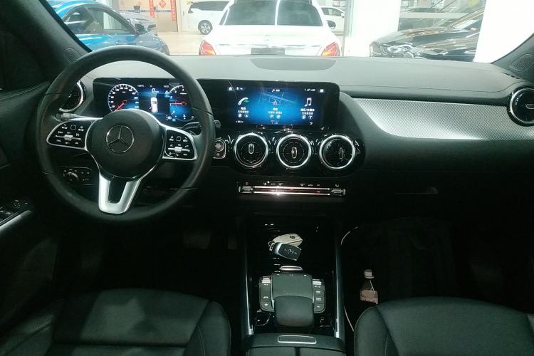 Used Mercedes-Benz GLA 2023 GLA 200 Center Console