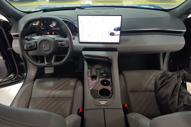 Used Zeekr 001 2024 WE Edition 95 kWh All-Wheel Drive Center Console