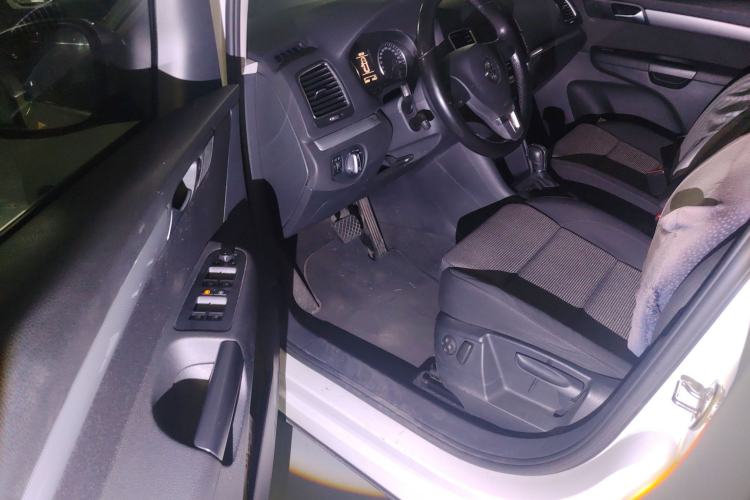 Used Volkswagen Sharan 2013 1.8TSI Standard Model Driver Seat