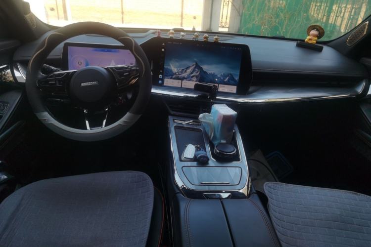 Used Haval XY 2022 2.0T ZhiZun All-Wheel-Drive Version Center Console