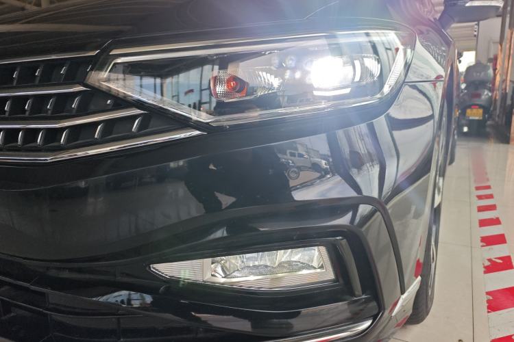 Used Volkswagen Magotan 2023 2 Million Units Limited Edition 330TSI DSG Leading Version