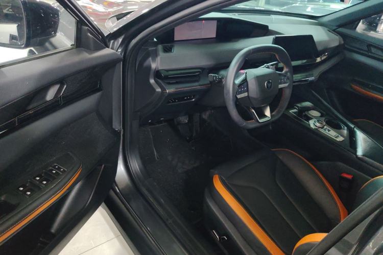 Used Changan UNI-V 2024 1.5T High-Energy Version
