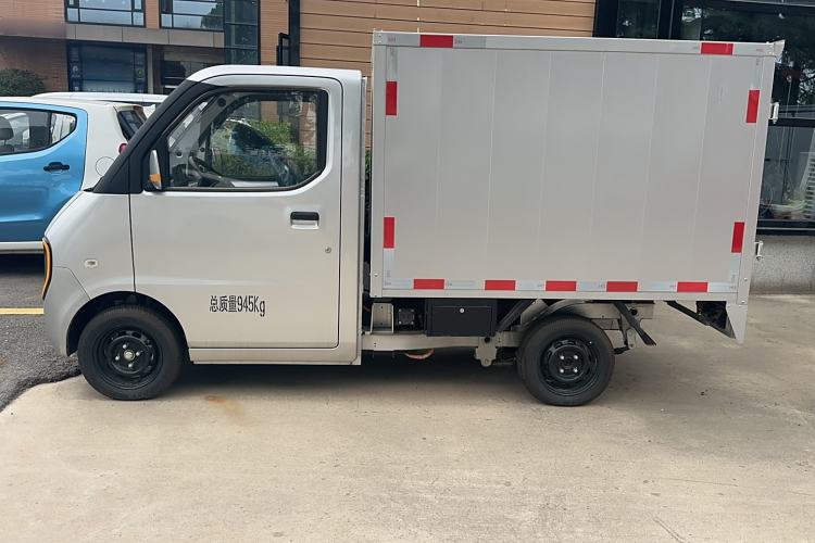 Used Neomor D02 2023 120km Van Comfort Version
