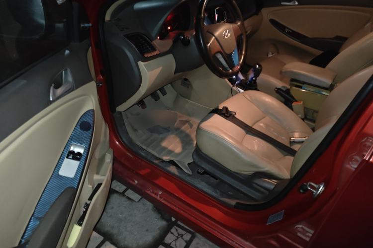 Used Hyundai Verna (older generation) 2010 Sedan 1.4L Manual Standard GL Model Driver Seat