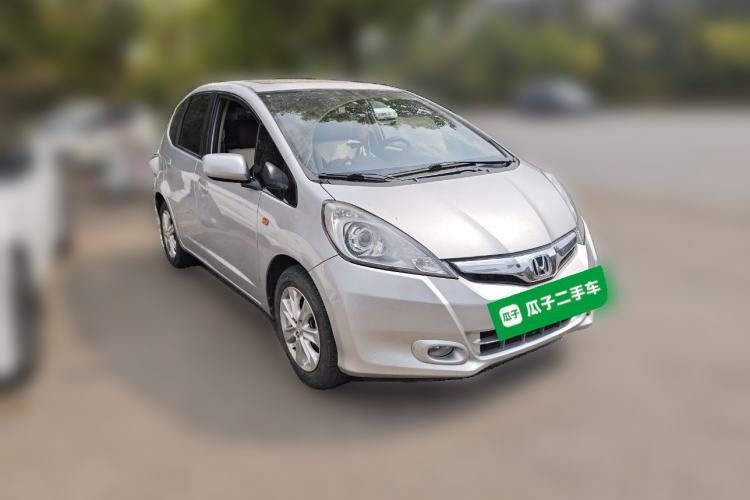 Used Honda Fit 2011 1.5L manual luxury version
