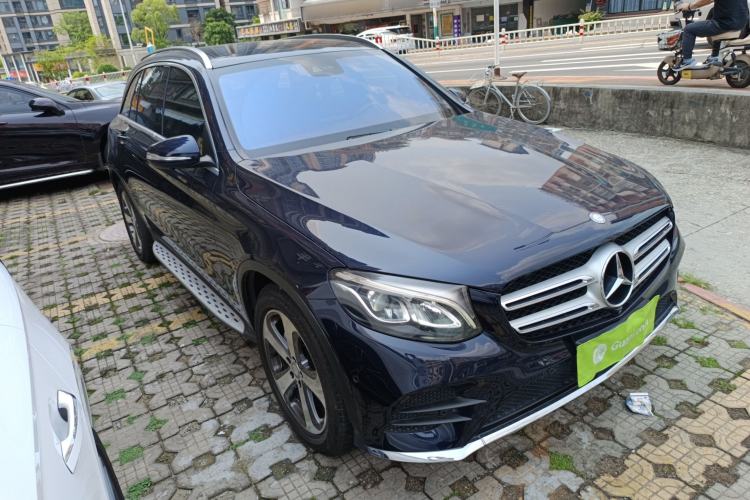 Used Mercedes-Benz GLC 2017 GLC 260 4MATIC Luxury Model Front Right 45 Deg