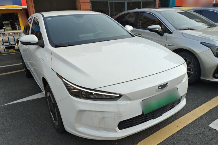 Used Geometry A 2024 410KM Travel Edition Front Right 45 Deg