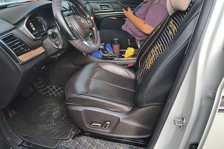 Used Roewe RX8 2018 30T Smart Connectivity Two-Wheel Drive Supreme Edition
