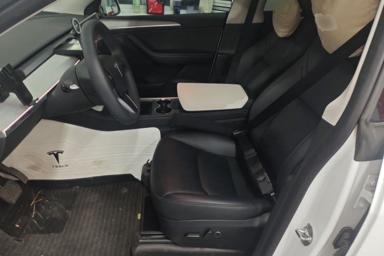 Used Tesla Model Y 2023 Long-Range All-Wheel-Drive Version Left Front Seat