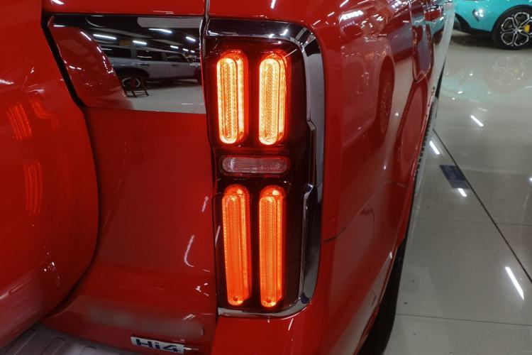 Used Tank 500 New Energy The 2025 Hi4-Z is definitely a hit. Right Rear Taillight