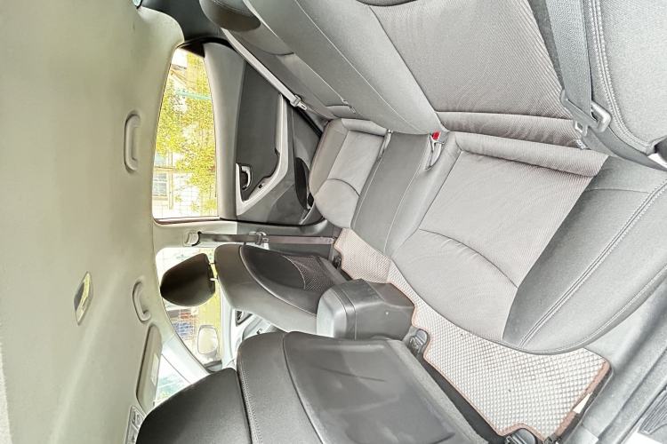 Used Hyundai Elantra (5th Generation / Langdong) 2016 1.6L Automatic Smart Version Interior 3