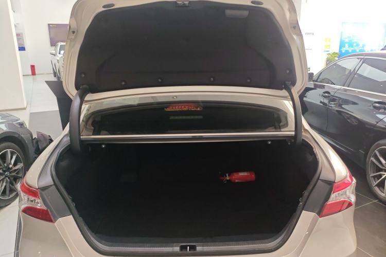 Used Toyota Camry 2021 2.0G Luxury Edition
