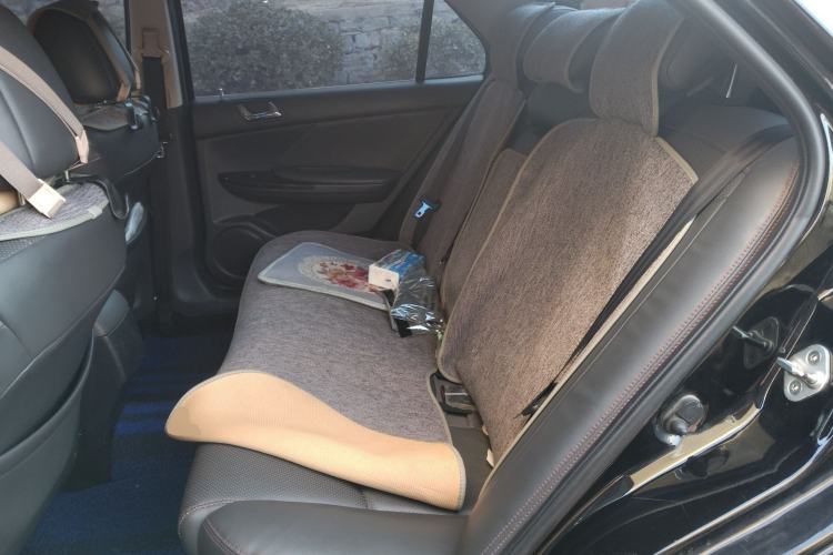 Used BYD G6 2013 2.0L Manual Luxury Version