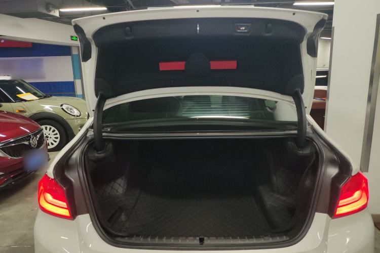 Used BMW 5 Series 2019 Restyled 525Li M Sport Package Trunk