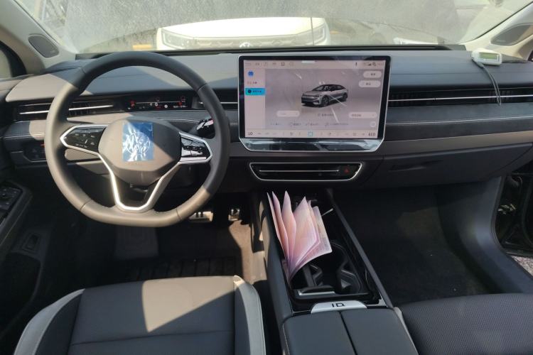 Used Volkswagen ID.7 VIZZION 2024 PRO Model Center Console