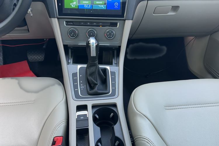 Used Volkswagen Golf 2016 230TSI Automatic Comfort Version Gear Lever