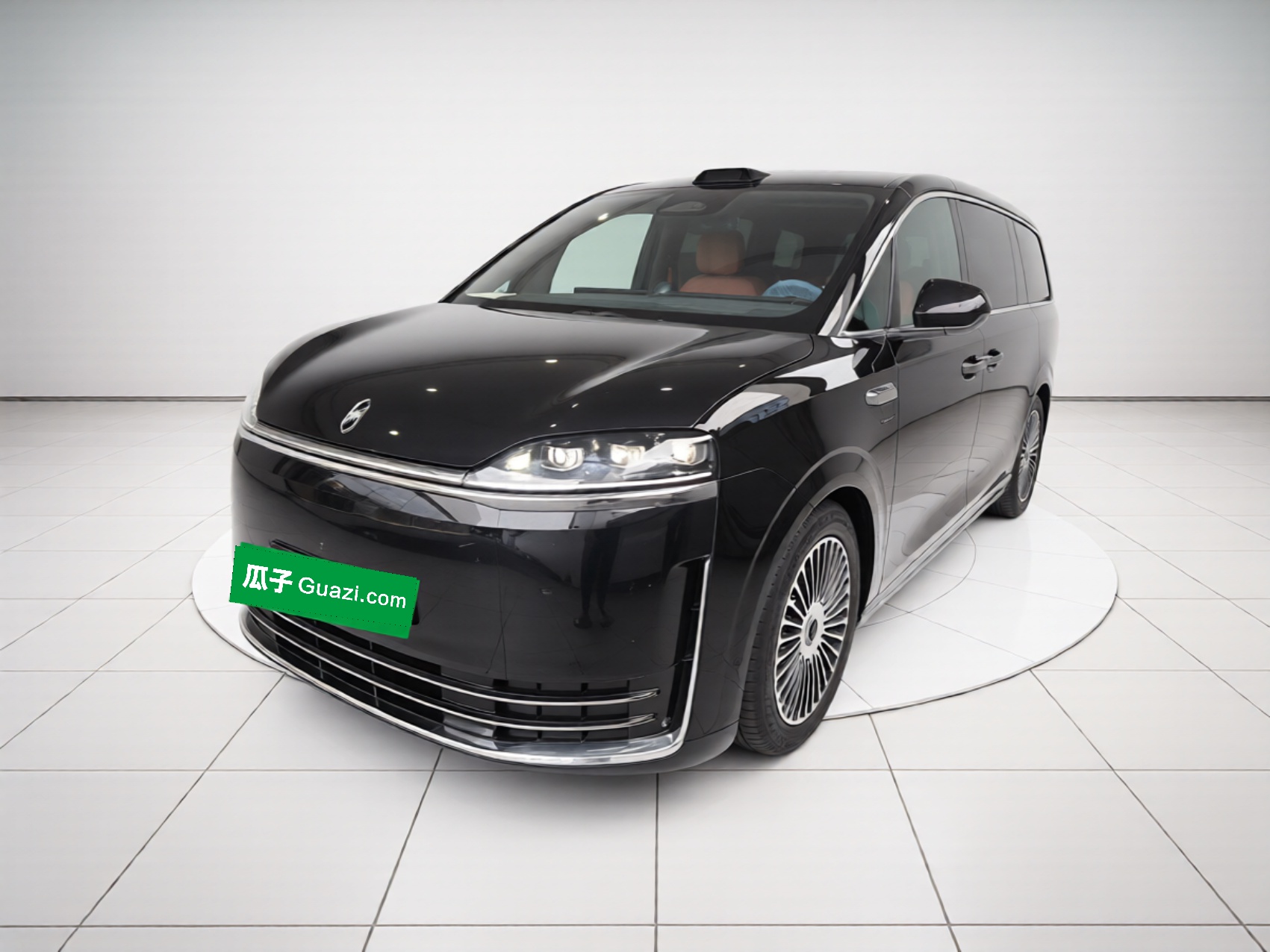 Автомобиль LUXEED V9 (2026)