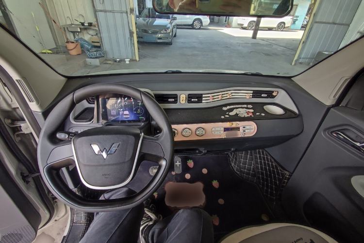 Used Wuling Hongguang MINIEV 2021 Macaron Fashion Model Lithium Iron Phosphate Center Console