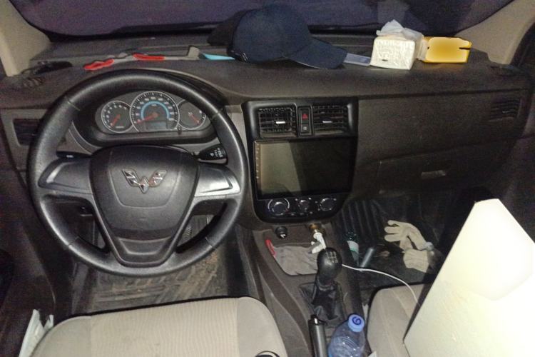 Used Wuling Rongguang V 2018 1.5L Standard Version Center Console