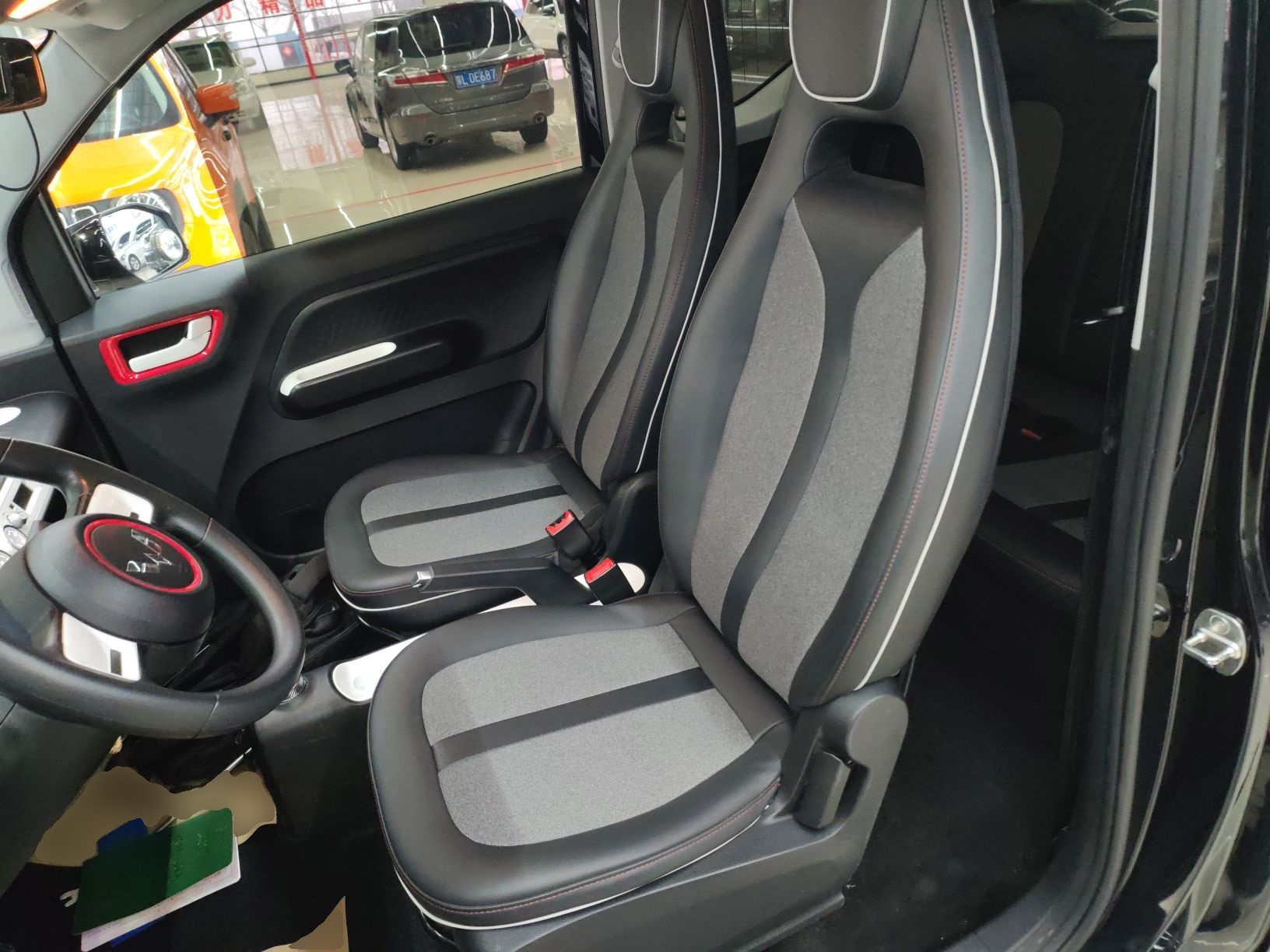 Переднее сиденье в автомобиле