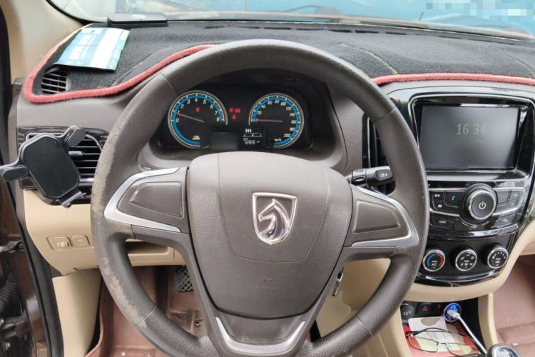 Used Baojun 730 2014 1.5L manual Comfort version 7 seats Steering Wheel