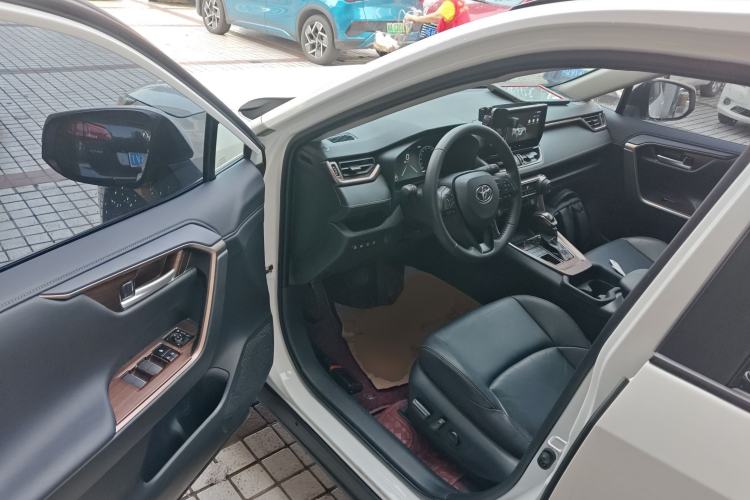 Used Toyota Wildlander 2024 2.0L CVT 4x4 Luxury PLUS Edition Driver Seat