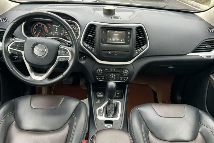 Used Jeep Cherokee 2017 2.4L Professional Edition
