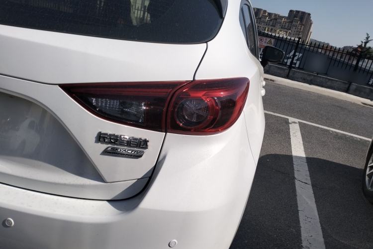 Used Mazda 3 Axela 2017 Hatchback 1.5L Automatic Luxury Model Emission Standard China V Right Rear Taillight