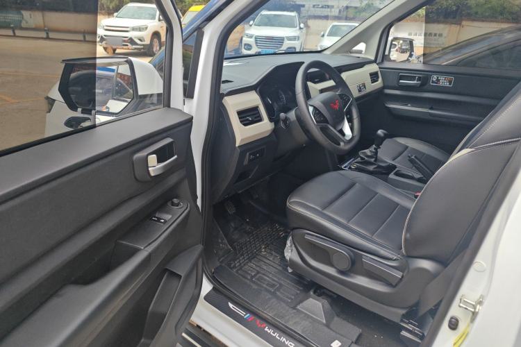 Used Wuling Zhengcheng 2021 1.5T Manual Luxury Version Driver Seat