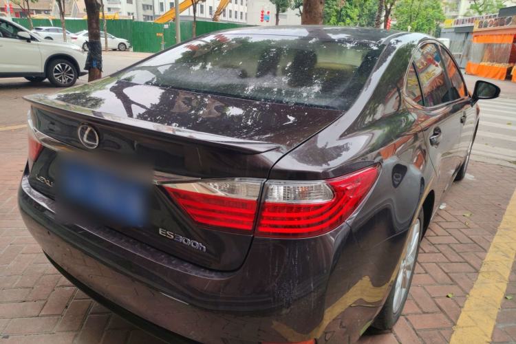 Used Lexus ES 2013 300h Elite Edition
