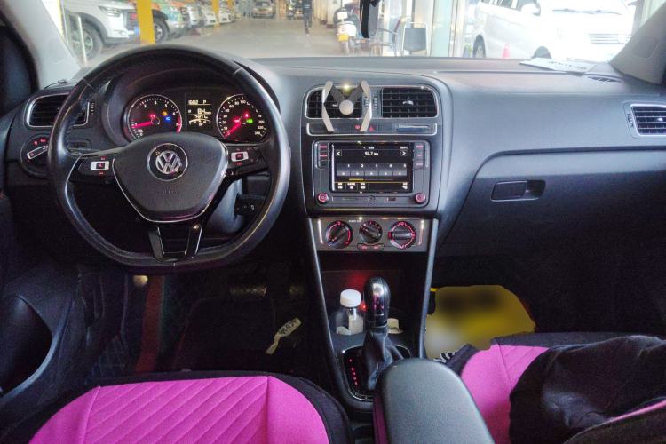 Used Volkswagen Polo 2016 1.6L Automatic Comfort Model Center Console