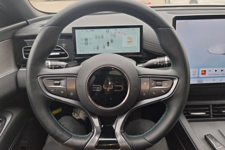 Used BYD Seal 06 New Energy 2025 DM-i Intelligent Drive 120KM Flagship Model Steering Wheel