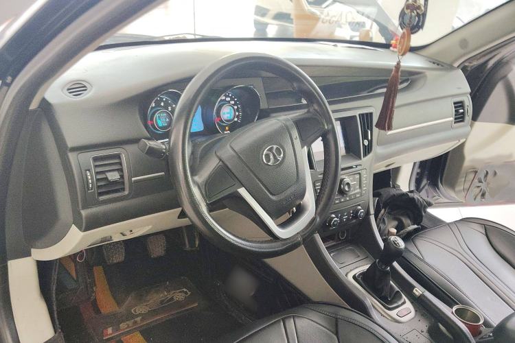 Used BAIC Senova D50 2014 1.5L manual standard version
