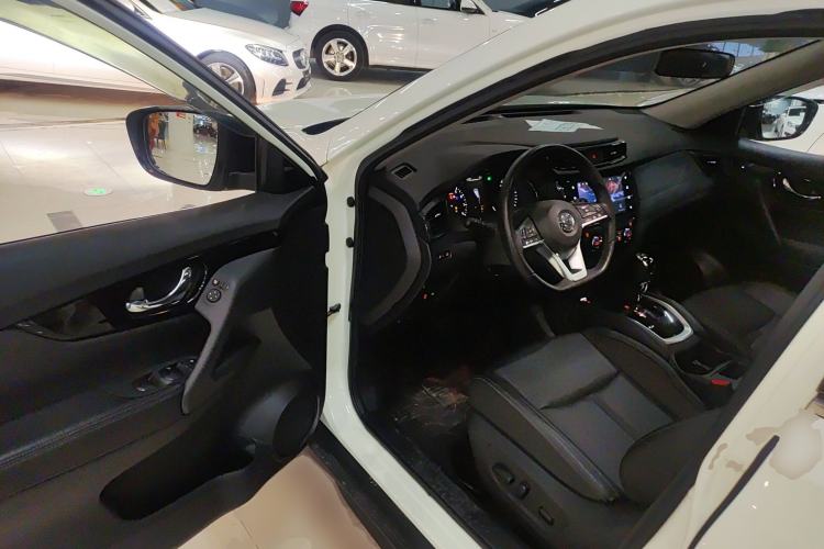 Used Nissan X-Trail 2023 Classic 2.0L Two-Wheel Drive Smart Connect Premium Edition
