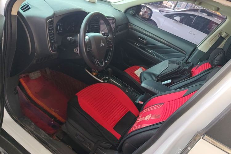 Used Mitsubishi Outlander 2019 2.4L 4x4 Zhi Xiang Edition 7 Seats China V Emission Standard
