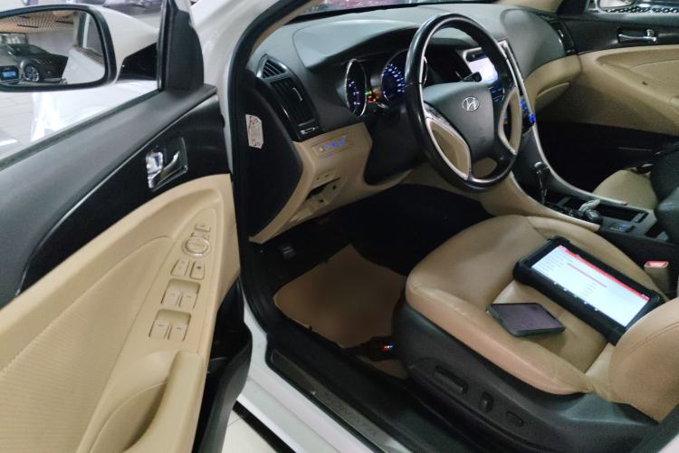 Used Hyundai Sonata 2013 2.0L Automatic Luxury Edition Left Front Seat