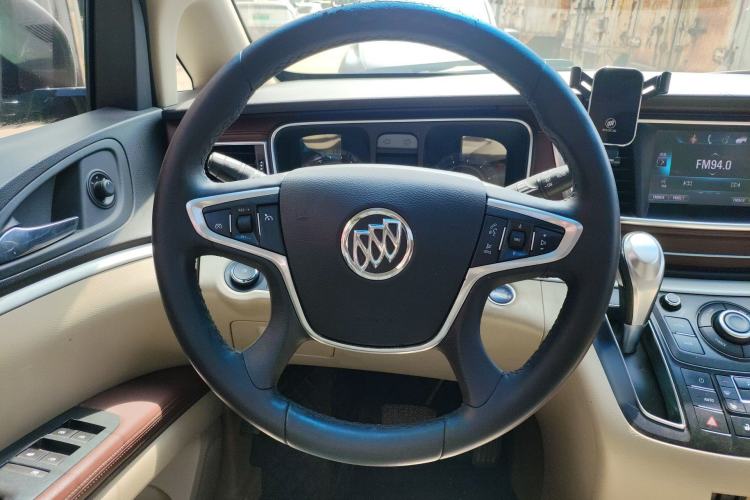 Used Buick GL8 2017 25S Prestige Version China V Standard Steering Wheel