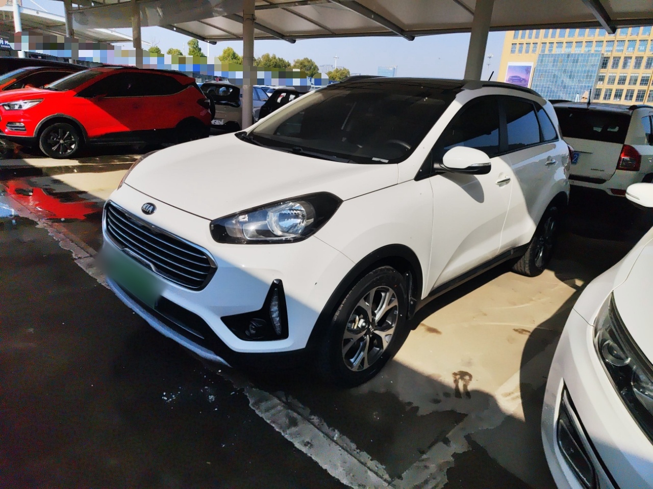 تحت مقدمة السيارة