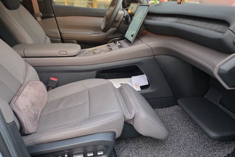 Used Nio ES7 2022 75 kWh Right Front Seat