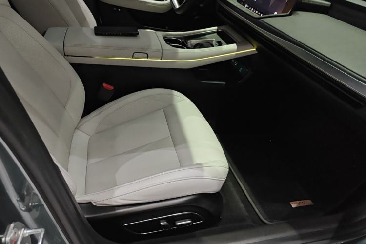 Used XPeng P7 2023 P7i 610 Pengyi Performance Edition Right Front Seat