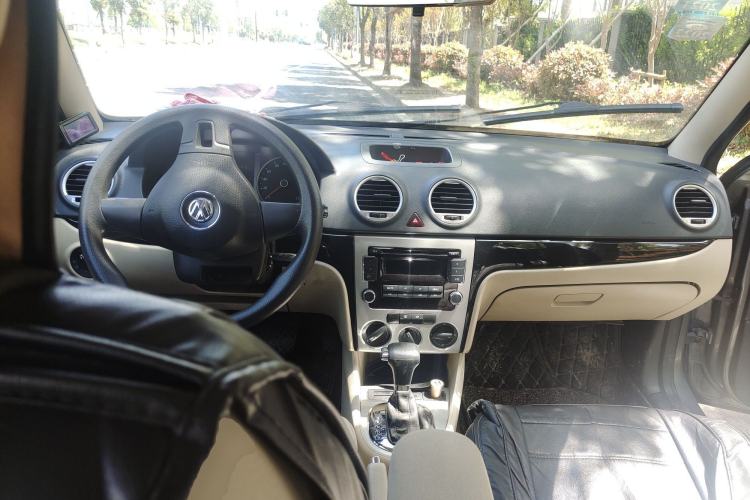 Used Volkswagen Lavida 2011 1.6L Automatic PinYou Edition Center Console