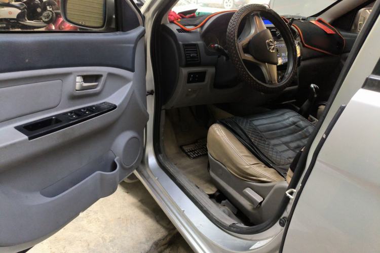 Used BAIC Weiwang M20 2014 1.5L practical type BJ415A Driver Seat