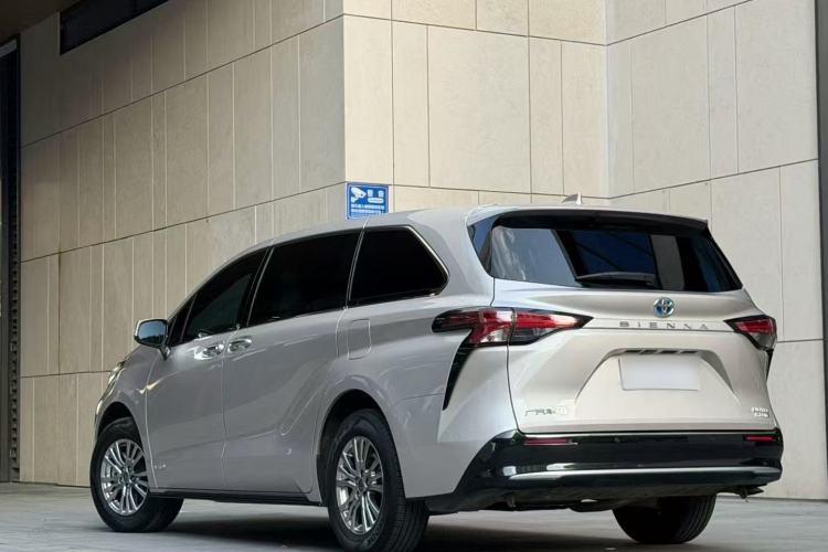 Used Toyota Sienna 2021 2.5L Hybrid Premium Edition
