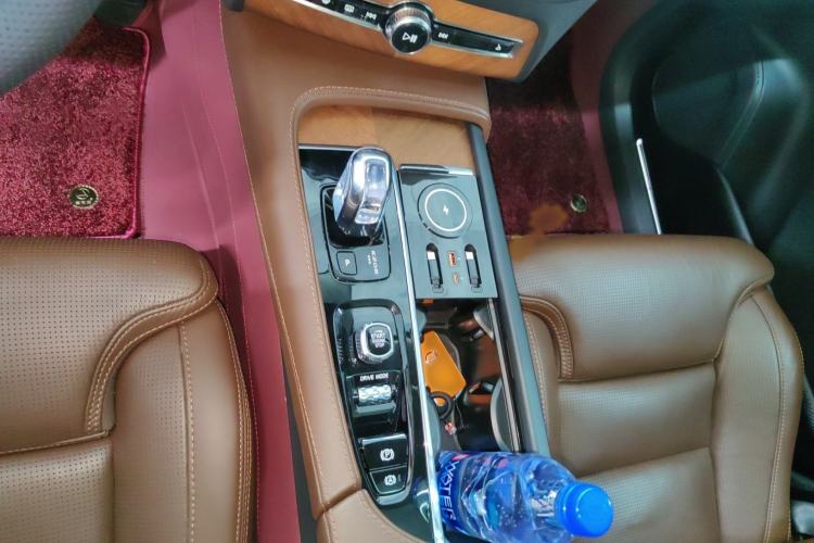 Used Volvo XC90 New Energy 2019 E-Drive Hybrid T8 Prestige 7-Seater China VI Standard Gear Lever