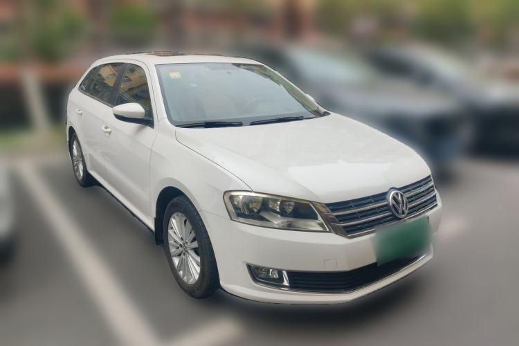 Used Volkswagen Gran Lavida 2013 1.4 TSI Automatic Comfort Model Front Right 45 Deg