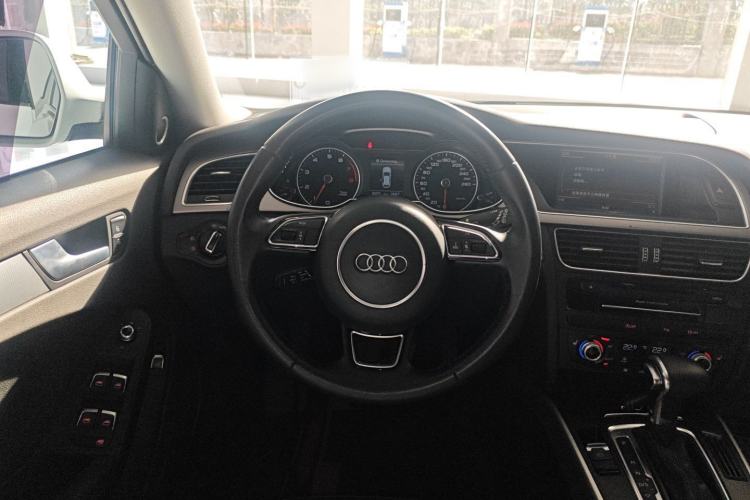 Used Audi A4 2014 40 TFSI allroad quattro plus version Steering Wheel